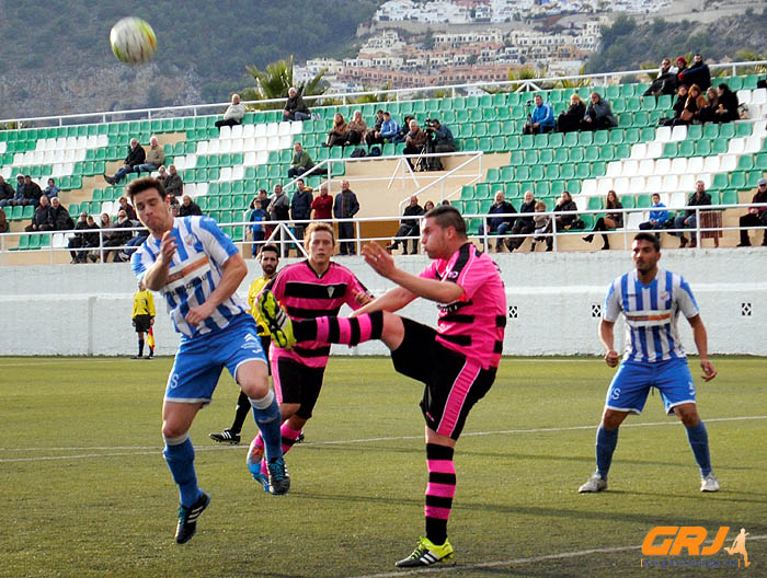 El central motrileño Alberto Martínez en una de sus subidas (MUCHO DEPORTE)