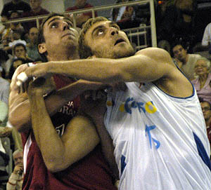 Pablo Aguilar con Iñaki De Miguel (PACO AYALA)