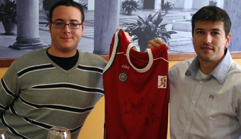 El socio David Henares junto con el alero del `Cebe` Vlado Scepanovic
