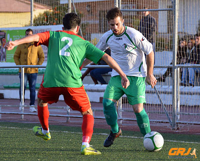 El Huétor Vega sigue a la caza del Motril (LAZARO)