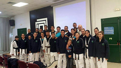 Participantes en el taller de taekwondo 