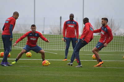 El mal tiempo ha acompañado a los jugadores durante el entrenamiento 