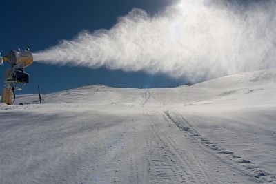 Los cañones siguen produciendo nieve 