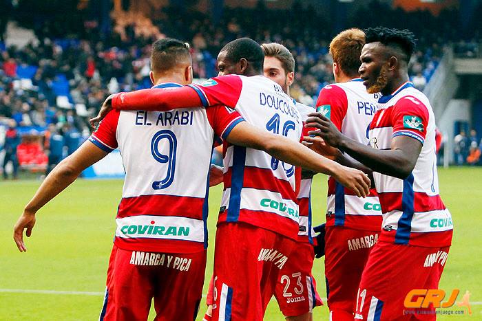 Los rojiblancos celebran el gol conseguido en Riazor. (LOF)