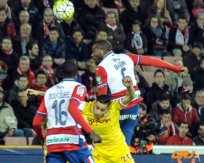 Babin en una jugada ante el Sporting de Gijón (J. M. BALDOMERO)