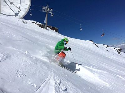 La nieve está cubriendo las pistas 
