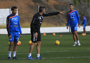 Jorge Sáez junto a su entrenador (LARAZON.ES) 