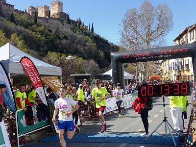 Algunos de los participantes llegando a la meta 
