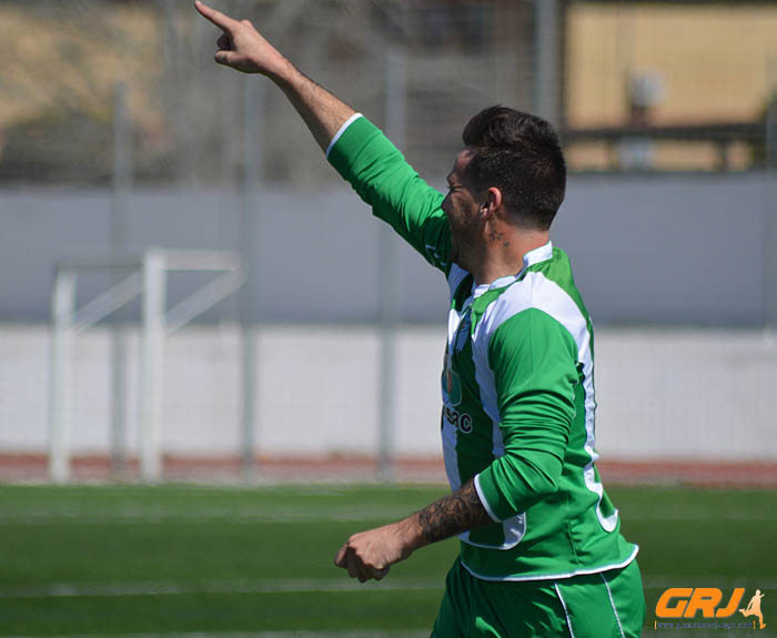 Raúl celebra el tanto de la victoria ante el Huétor Tájar (J. PALMA)