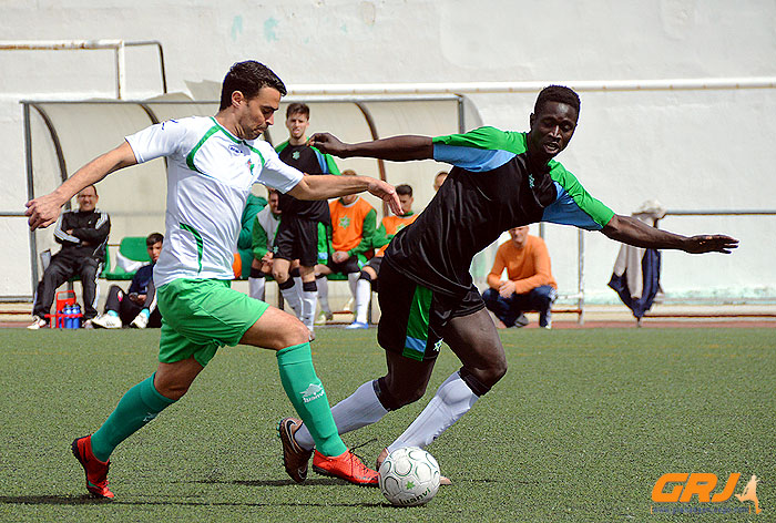 El Huétor Vega sigue acechando al Motril (LAZARO) 