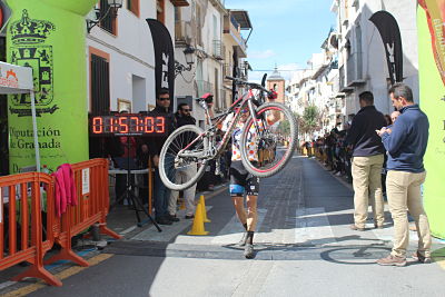 Poza celebra su triunfo 