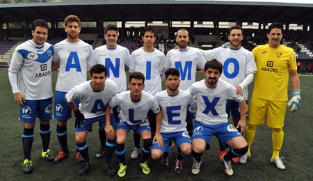 Los lojeños mostraron su solidaridad con el lesionado Álex Moreno (CASTILLO)