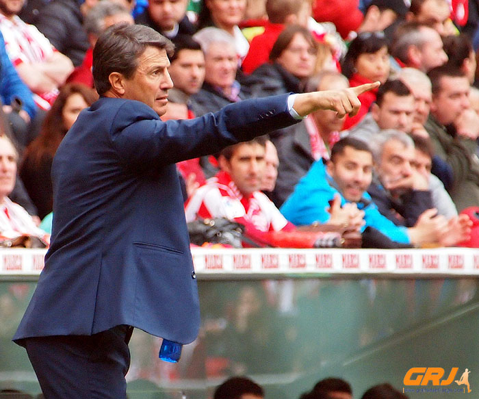 José González da indicaciones en San Mamés (LOF)