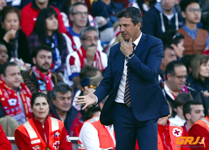 José González dando indicaciones en el Calderón (LOF)