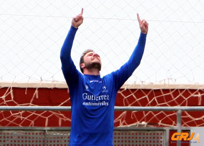 Antonio Molina celebra un gol ante el CD Rincón (J. HURTADO)