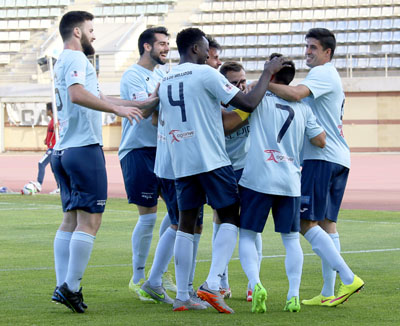 Los locales celebran uno de los goles ante el Atarfe Industrial (CD EL EJIDO)
