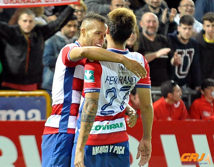 El Arabi junto a Peñaranda en el último duelo ante el Levante. (BALDOMERO)