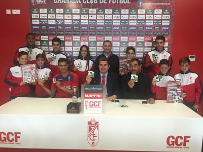 Presentación del album de cromos del Granada 