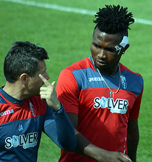 La inflamación todavía es visible en su rostro 