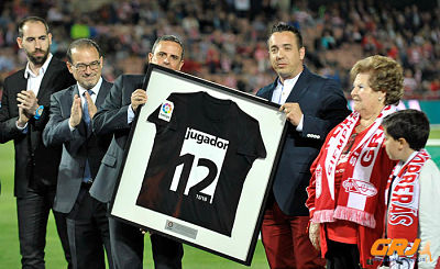 Entrega del reconocimiento al Jugador 12 