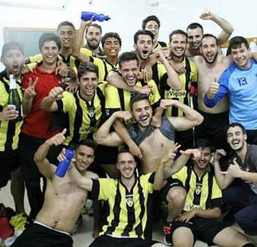 Los jugadores del Chauchina celebraron el ascenso (GRJ)