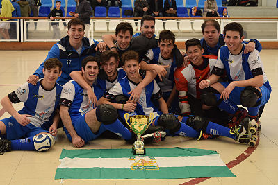 El equipo junior celebra su triunfo 