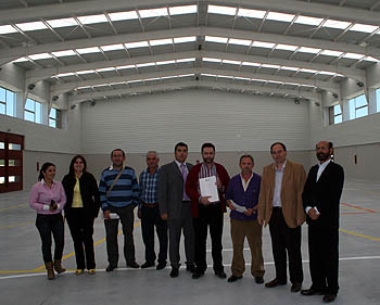 Representantes institucionales en el nuevo espacio deportivo (GRJ)