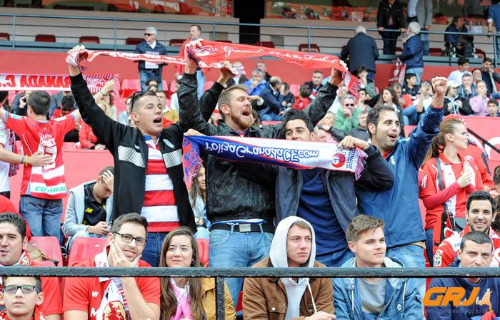 Los aficionados acompañaron al equipo en Sevilla (LOF)