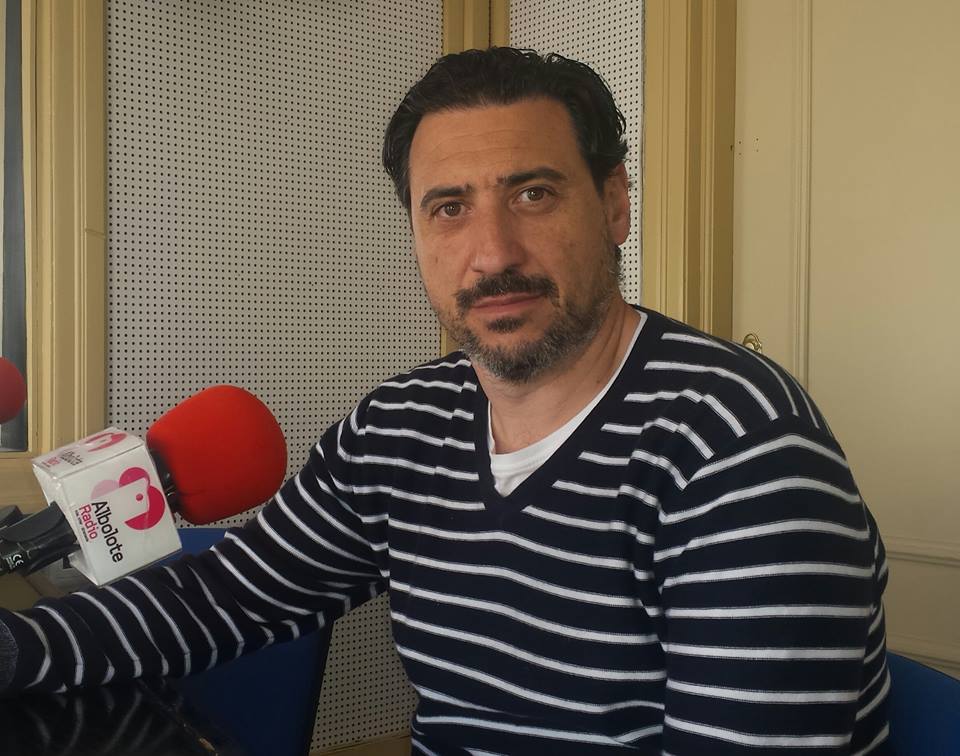 Sergio Martínez en los estudios de Radio Albolote (GRJ)