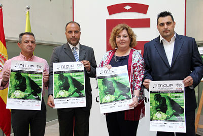 Presentación del trofeo 