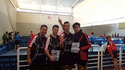 Los jugadores de La Zubia celebran su ascenso 