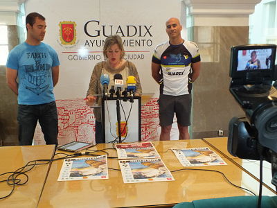 Presentación del triatlón accitano 