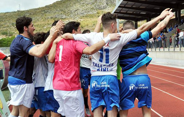 Los jugadores lojeños celebran un gol en Palencia (CASTILLO)