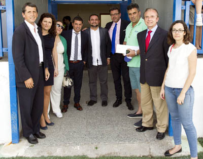 Los jugadores del Real Madrid Salguero y Morales con los responsables de la Obra Social de La Caixa y el Ayuntamiento de Motril