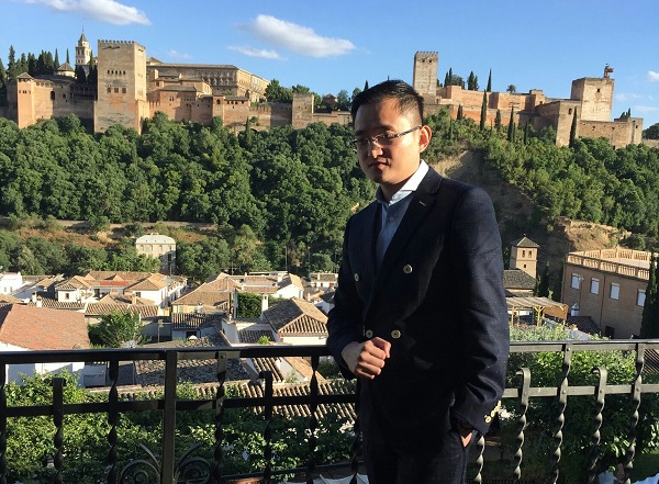 Lizhang, compareció ante los medios de comunicación desde el Carmen de Las Tomasas