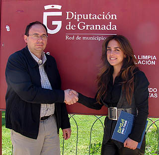 Pedro Jiménez junto a Paloma Gómez sellando el acuerdo