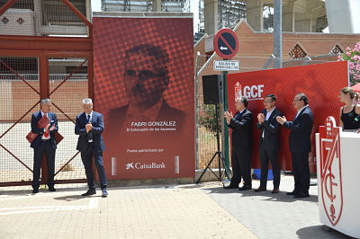Fabri descubre su rostro en la puerta de Los Cármenes (LÁZARO) 