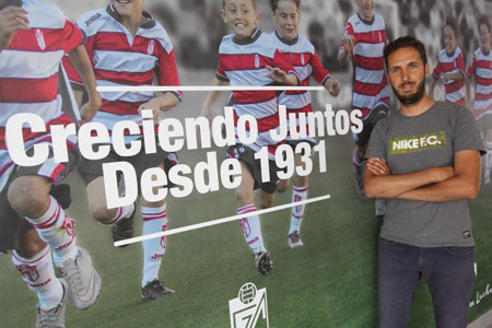El nuevo técnico del filial posa en la Ciudad Depotiva del Granada CF
