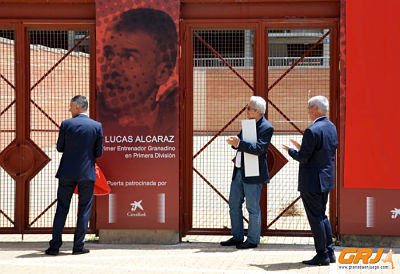 Alcaraz durante el acto en Los Cármenes 