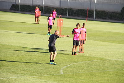 Jémez no para de dar indicaciones 