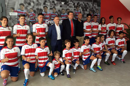 Los capitanes de los equipos de la cantera lucen la nueva equipación (GCF)