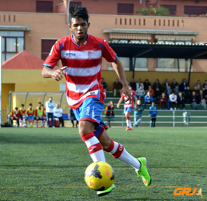 Luizinho, en un partido con el Granada (LÁZARO)