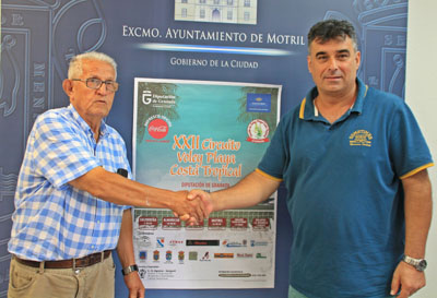 Emilio García y Mustafa Liasid en la presentación de la sede del circuito de Voleyplaya Costa Tropical