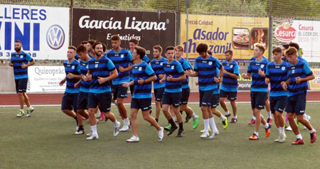 Los jugadores del Loja CD en el primer entreno de la pretemporada (CASTILLO)