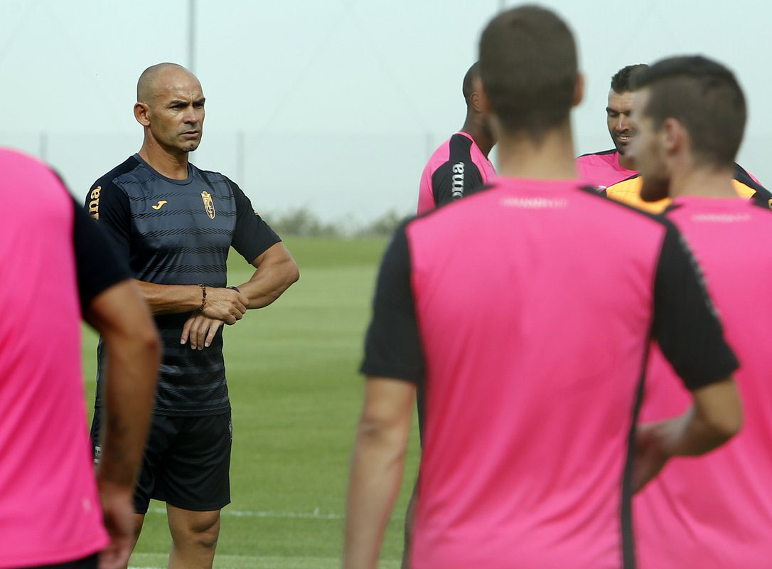 Jémez da instrucciones durante un entrenamiento(GCF)