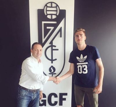 Entrena y Navarro tras firmar el acuerdo (GRANADA CF) 