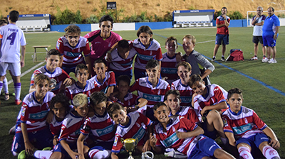 Los infantiles del Granada celebran su triunfo 