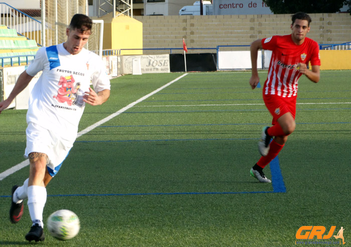 Cristiano controla el balón en una acción del encuentro ante el Almeria B (GRJ)