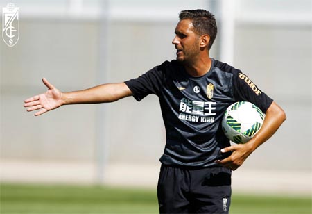 Planagumá durante un entrenamiento (GRANADA CF) 