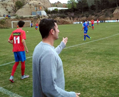 Francis Luque desde el banquillo durante un partido (GRJ)